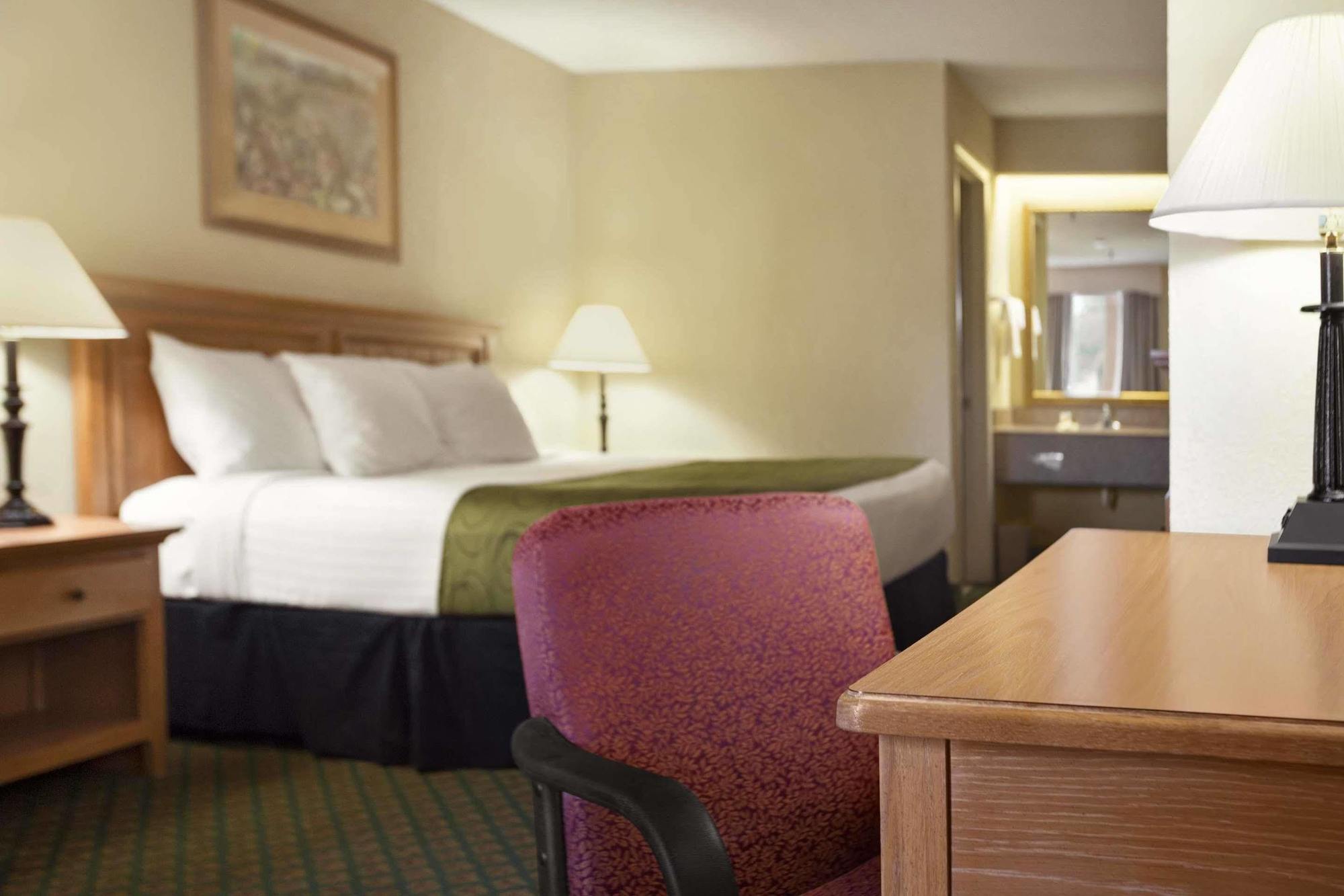 Days Inn & Suites By Wyndham Stuttgart Eksteriør billede