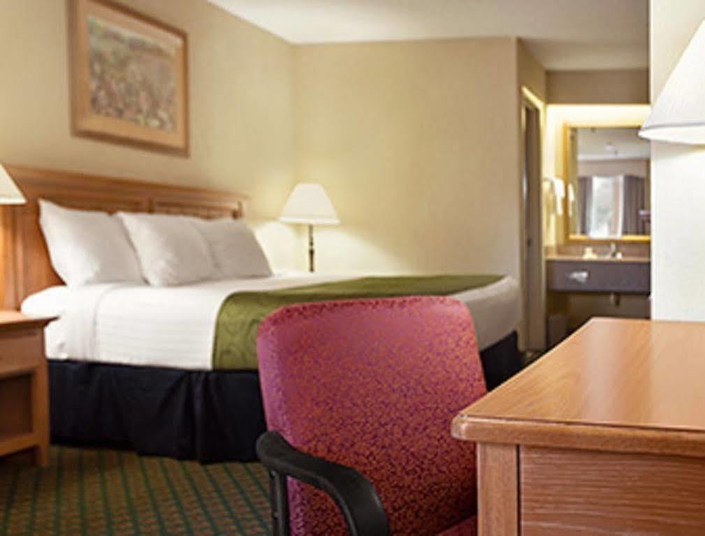 Days Inn & Suites By Wyndham Stuttgart Eksteriør billede